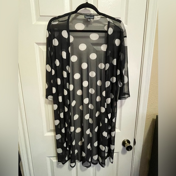 Black & White Cover up - Picture 2 of 3